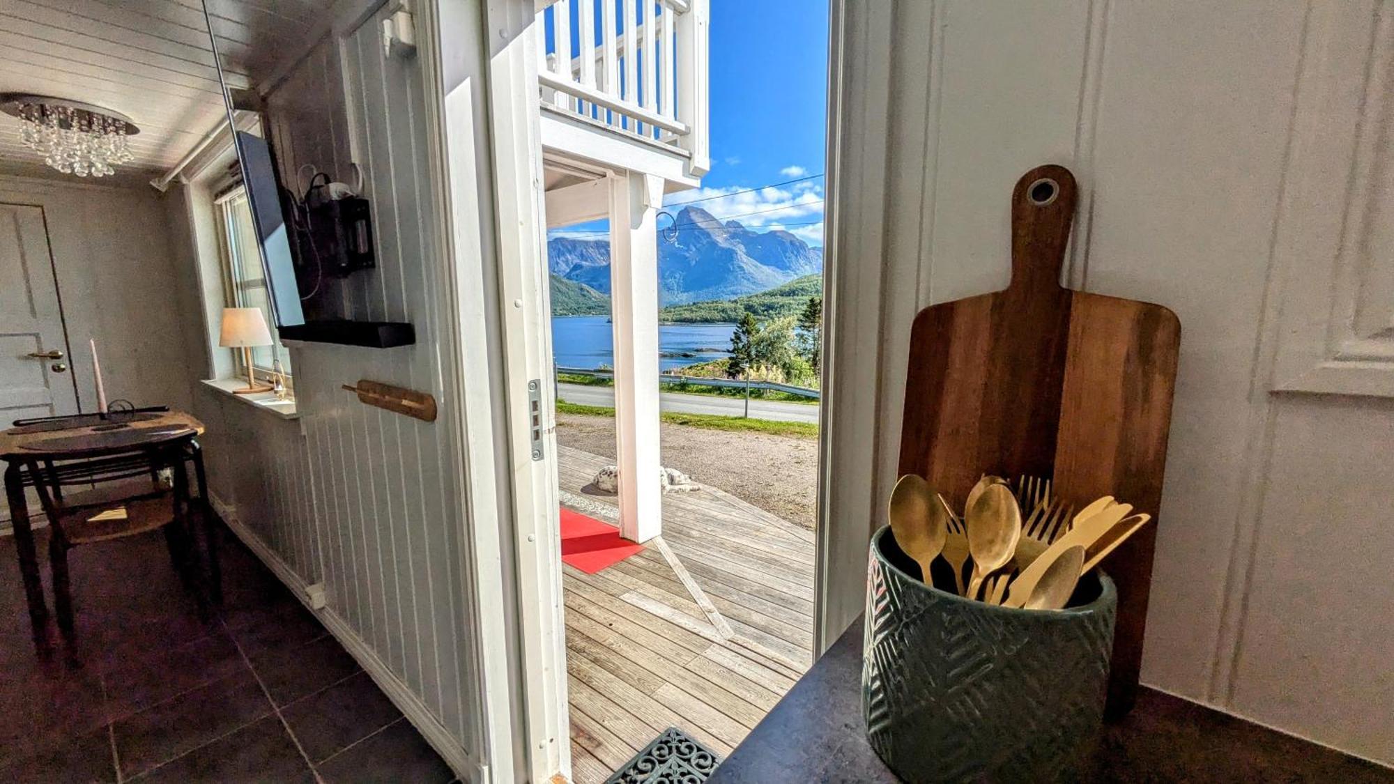 Exclusive And Cosy! Sea And Mountian View - Superfast Wifi, Washer And More Included ソルトラン エクステリア 写真